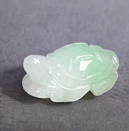 瓔珞翡翠 【吉祥‧長壽】冰種飄綠翡翠烏龜 | 天然緬甸玉翡翠A貨 | 送禮
