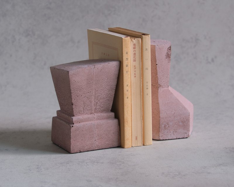 Concrete Bookend Trapezoid Nutmeg Sold as a single - 擺飾/家飾品 - 水泥 粉紅色