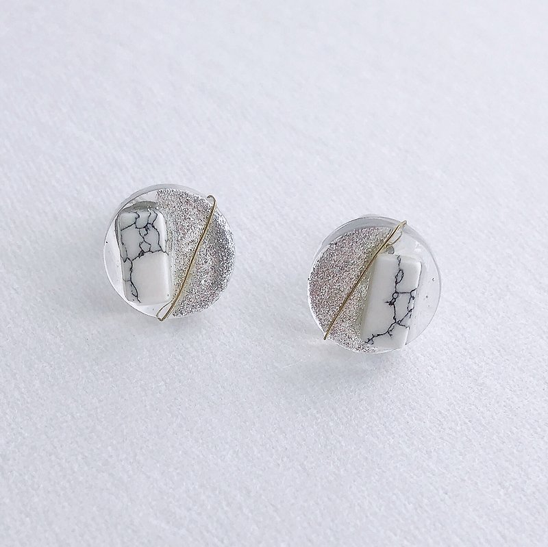 Marble Nakajima transparent silver contrast color design gold wire marble earrings ear or ear clip - Earrings & Clip-ons - Resin Silver