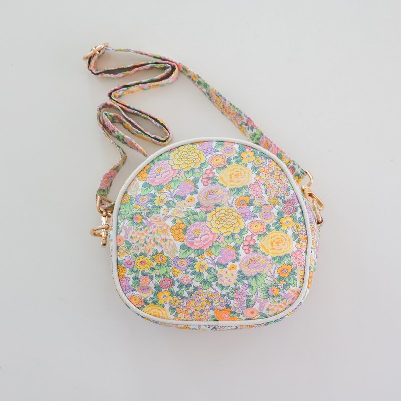 Australian Josie Joan's floral fabric side backpack - AUDREY Liberty London - กระเป๋าสะพาย - ผ้าฝ้าย/ผ้าลินิน ขาว