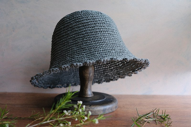 Braided sun hat-grey flower - หมวก - วัสดุอื่นๆ สีเทา
