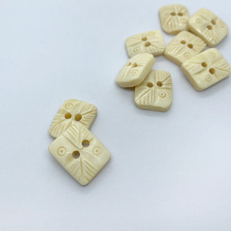 Hana Mokuba – Natural Handmade Rectangular Beef Bone Buttons (1 Pack) - Other - Other Materials 