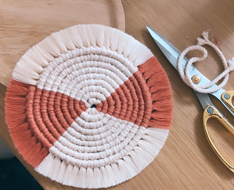 Bohemian Handmade Macrame Woven Coaster Round Tassel Two-tone - ที่รองแก้ว - ผ้าฝ้าย/ผ้าลินิน 