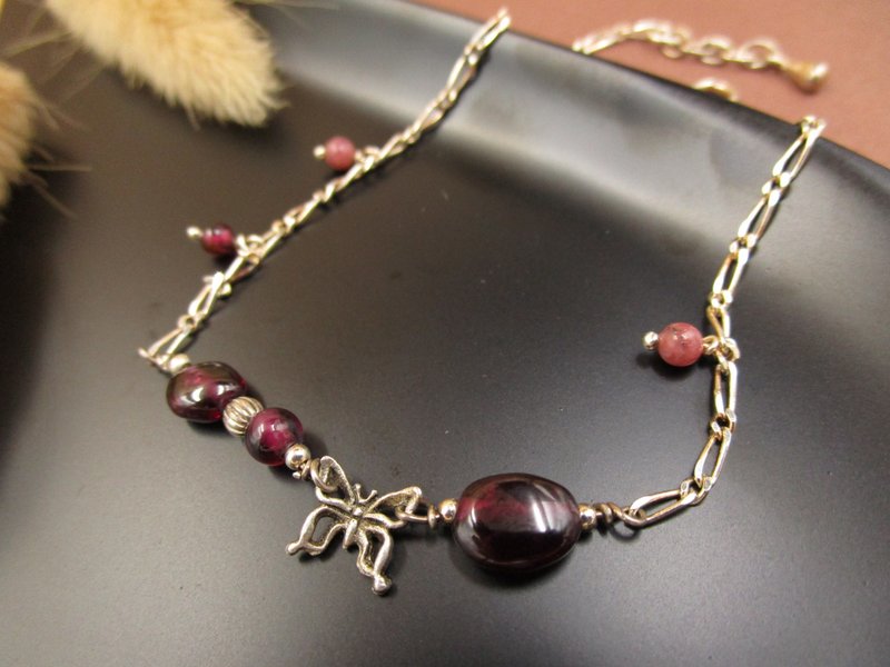 [Season-changing event] Fashionable design of bracelet with red pomegranate + rose Stone+ 925 Silver - Bracelets - Stone Red