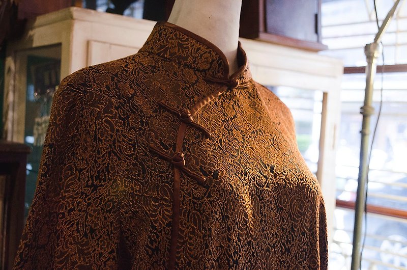 金棕團花鏽線黑底緞面滾邊七分袖早期改良旗袍 | vintage莞洱古著 - 連身裙 - 聚酯纖維 