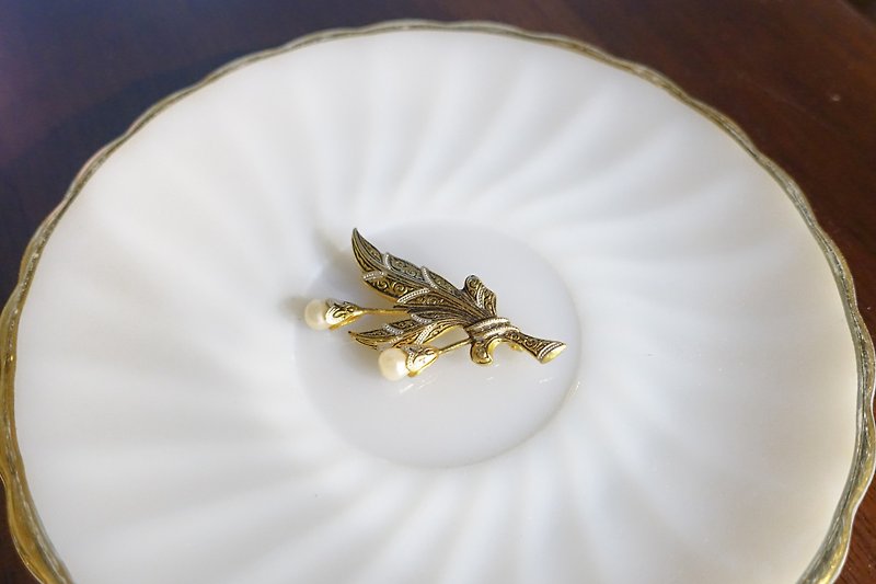 (VINTAGE/UNIQUE) Toledoware faux pearl floral brooch - เข็มกลัด - โลหะ สีเงิน