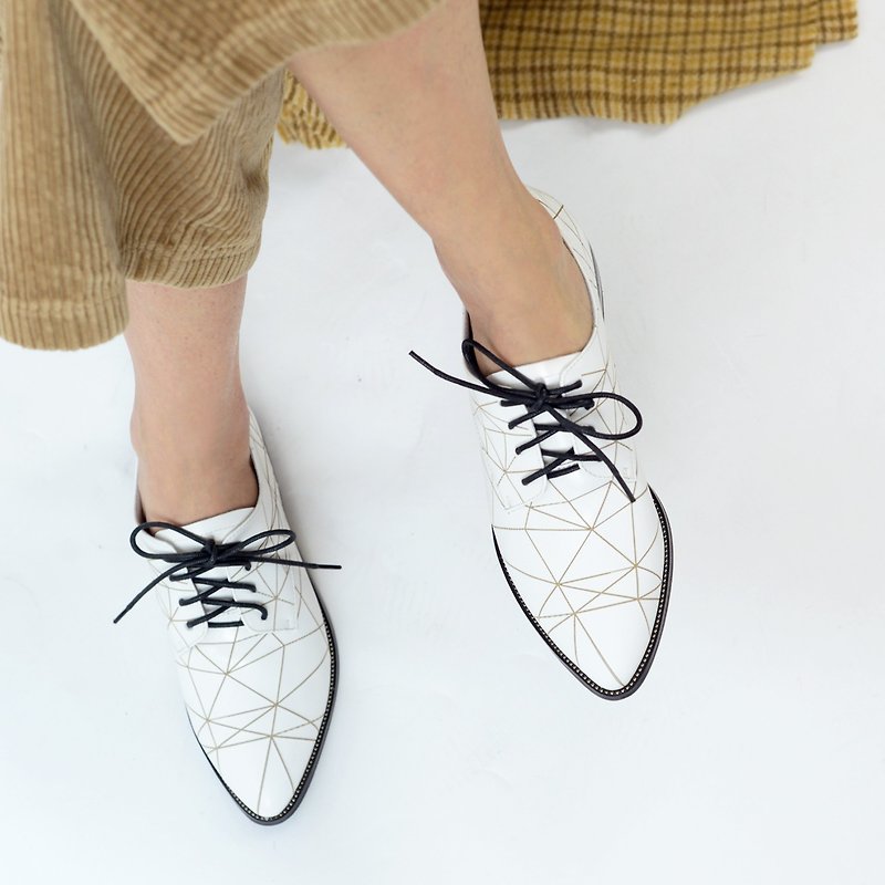 真皮 女皮鞋 白色 - 不規則圖案 | 激光切割皮料 | 尖頭 | 紳士鞋