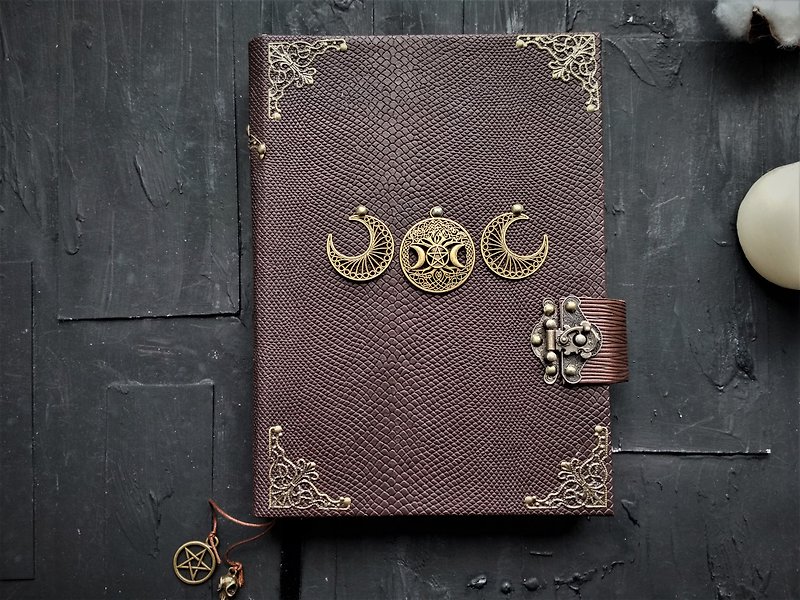 Gothic spell book of shadows Witch grimoire journal handmade for sale - สมุดบันทึก/สมุดปฏิทิน - กระดาษ สีนำ้ตาล