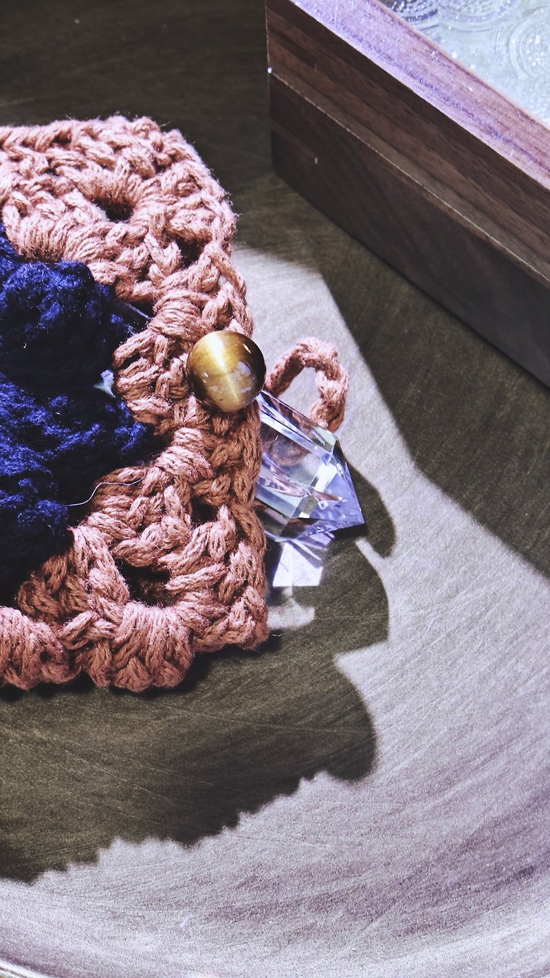 Retro handmade crocheted storage bag • Travel crystal yellow tiger eye • Brown metallic color • Can be used as a crystal cushion - กระเป๋าเครื่องสำอาง - คริสตัล 