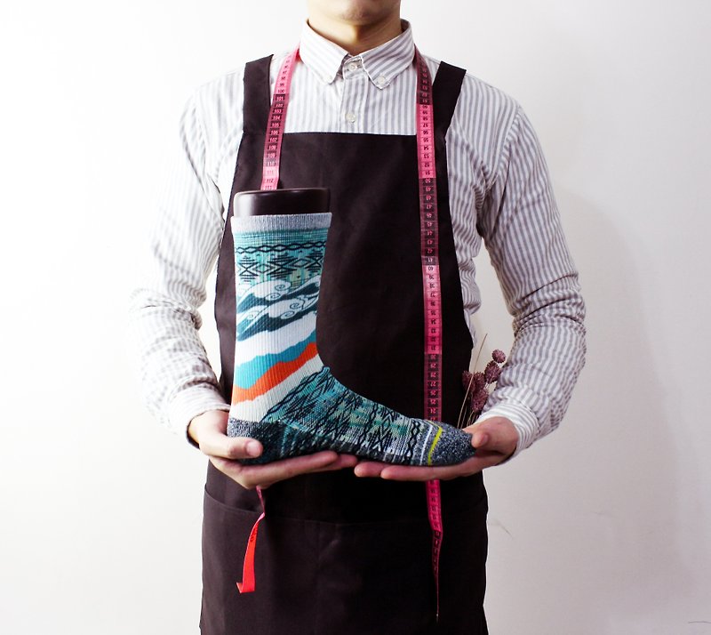 [Xiaochuang Socks] Memory Lanyu Sports Socks Mountaineering Socks Wave Socks Aboriginal Totem Socks Sea Green - ถุงเท้า - ผ้าฝ้าย/ผ้าลินิน สีเงิน