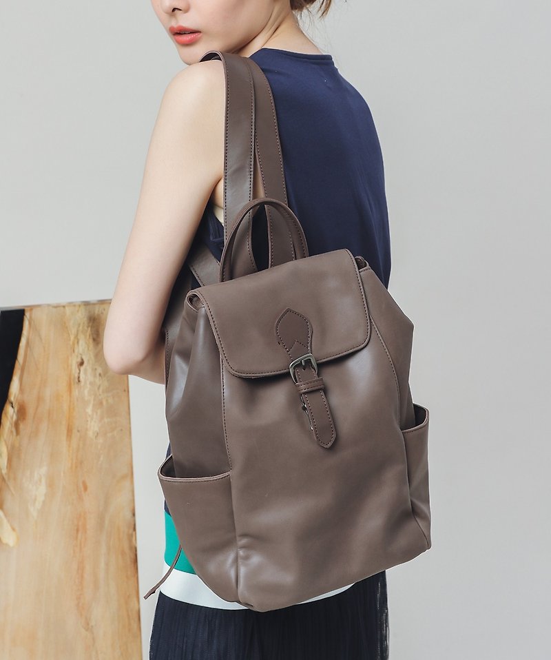 Psoriasis Covered Leather Back Backpack - Coffee - กระเป๋าเป้สะพายหลัง - หนังแท้ สีนำ้ตาล