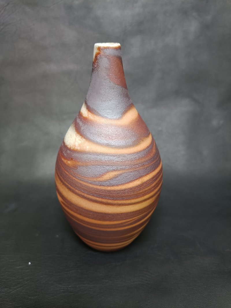 Woodfired Marbling small vase - เซรามิก - ดินเผา สีนำ้ตาล