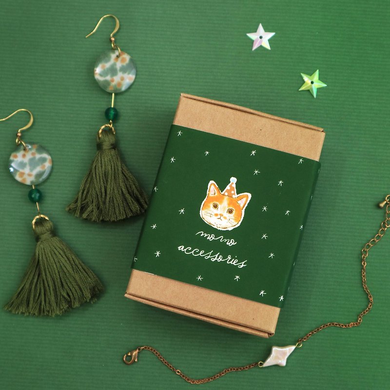 Kitten with you for Christmas - Matcha Earrings Bracelet Christmas Gift Box - Earrings & Clip-ons - Resin Green