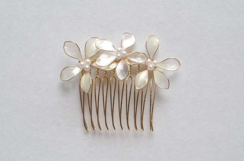 Manicure Flower Comb Blanc Gold - เครื่องประดับผม - วัสดุอื่นๆ ขาว