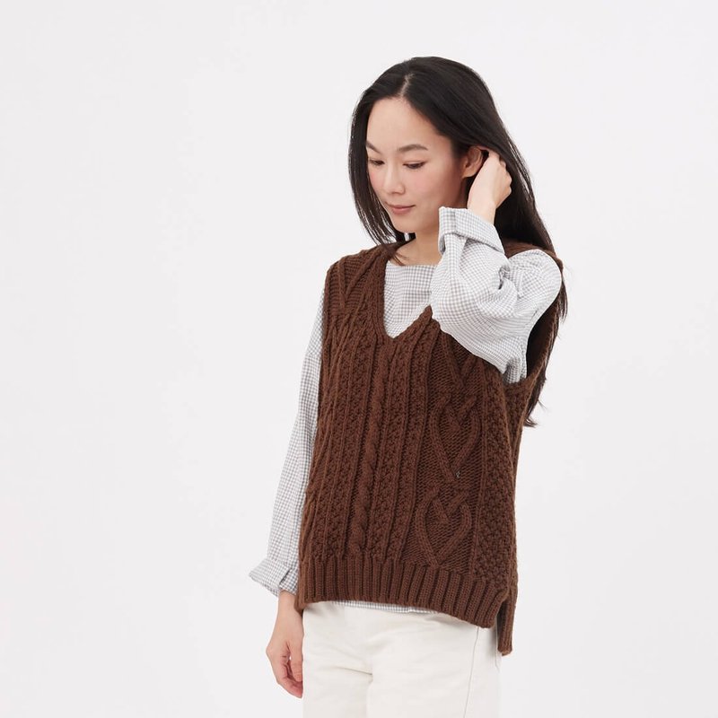 Lucy針織V領愛心織紋背心 - 女毛衣/針織衫 - 羊毛 咖啡色