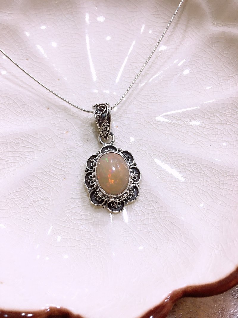 Opal pendant Handmade in Nepal 92.5% Silver - Necklaces - Gemstone 
