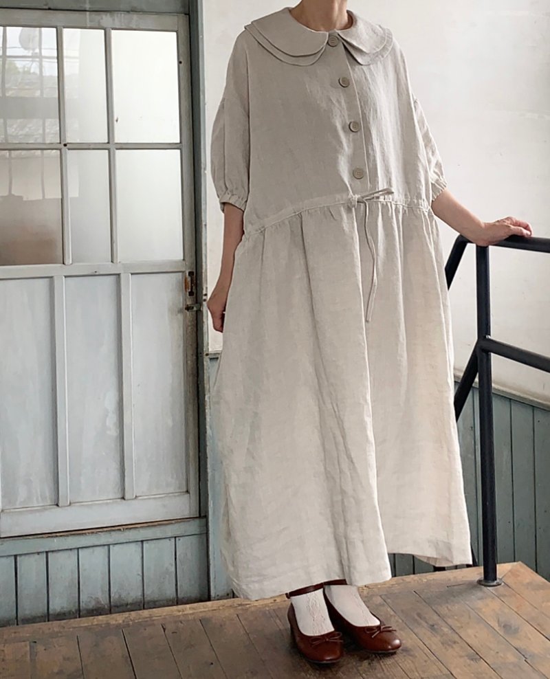 Double-collar Linen gathered dress, handmade in Japan, natural Linen - ชุดเดรส - ผ้าฝ้าย/ผ้าลินิน สีดำ