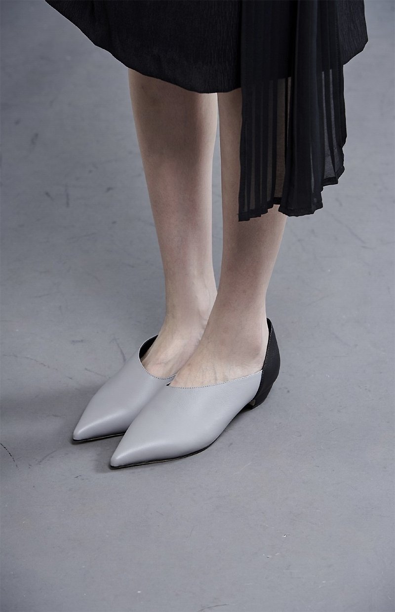 Streamlined stitching with heel shoes - รองเท้าหนังผู้หญิง - หนังแท้ สีเทา