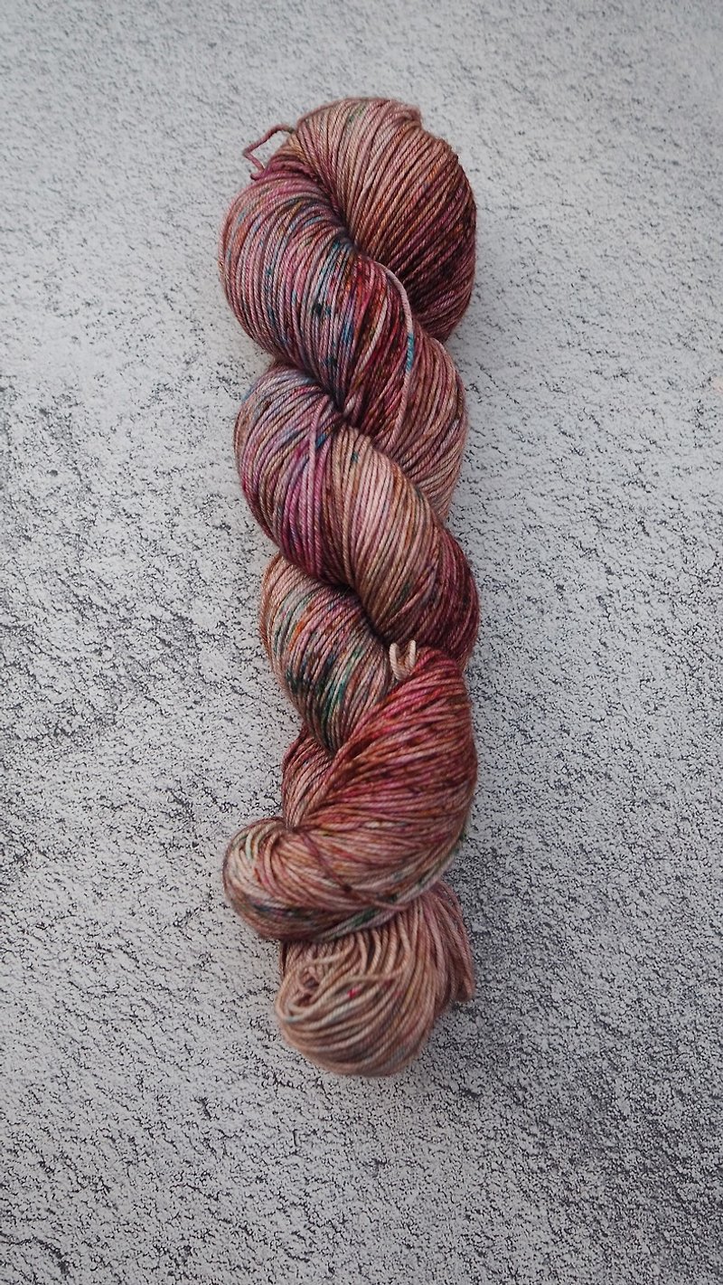 手染線。瑰麗棕(美麗諾+尼龍) - 編織/羊毛氈/布藝 - 羊毛 多色