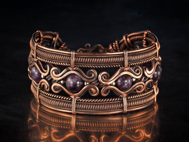 Copper wire wrapped bracelet with amethyst for lady Antique style WireWrapArt - สร้อยข้อมือ - เครื่องเพชรพลอย สีม่วง