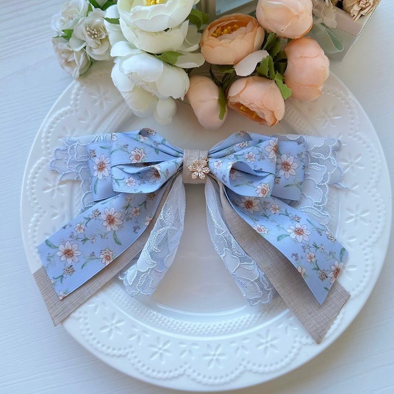 Magazine-exclusive lace bow hairpin-little daisy on blue background - Hair Accessories - Other Materials Blue