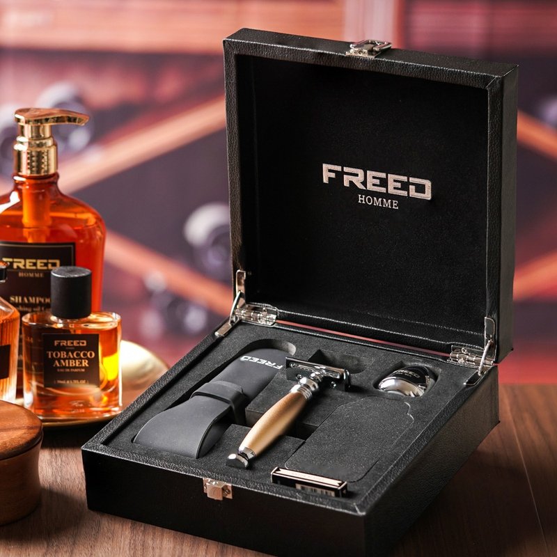 【FREED】尊爵四件組雙刃刮鬍刀禮盒 - 阿波羅 現貨 客製化刻字 - 男性保養/清潔/修容工具 - 其他金屬 金色