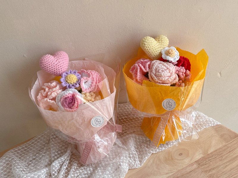 Something for graduation—Chu Yin Nuanyang x crochet bouquet - ช่อดอกไม้แห้ง - ไฟเบอร์อื่นๆ 