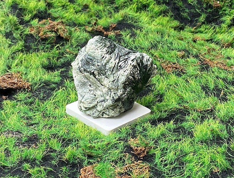 天然原礦羽毛綠碧璽 居家 辦公室 風水 療癒 擺件 旺財運 旺人緣 - 擺飾/家飾品 - 水晶 多色