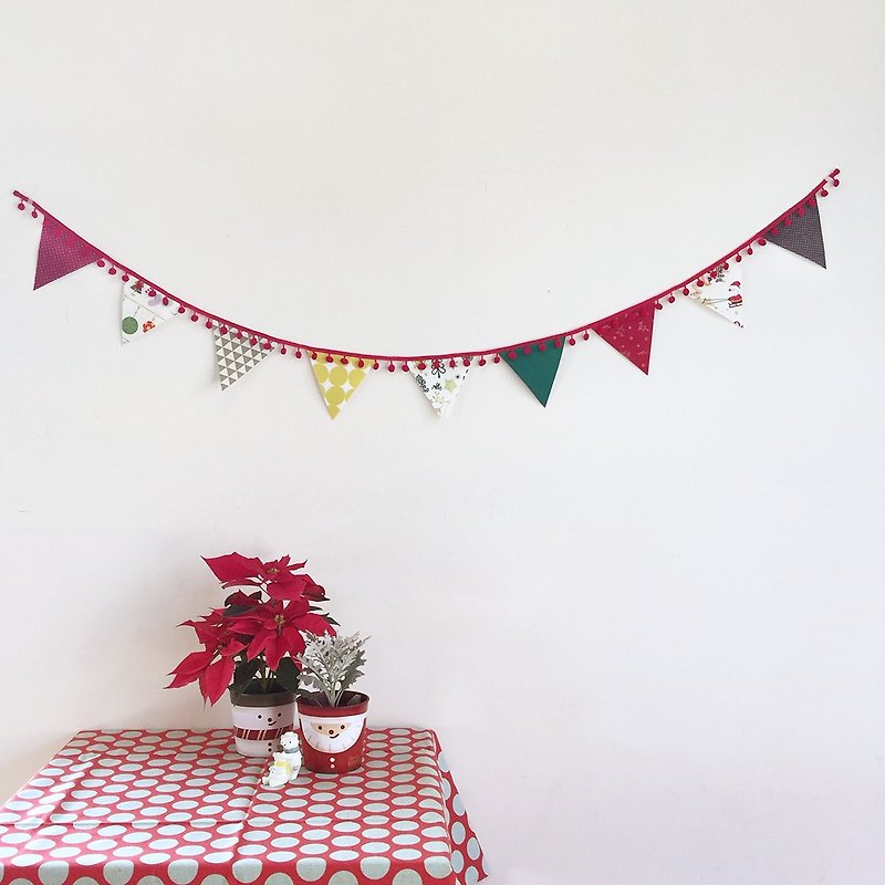 La la la [] Santa's Smile Christmas triangular flags _ Sphere style / limited edition handmade / Christmas ornaments - ของวางตกแต่ง - ผ้าฝ้าย/ผ้าลินิน หลากหลายสี