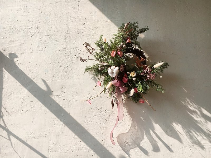 [Good Flower] Dry Christmas Wreath Dry Wreath Half Moon Noble Pine Wreath Christmas Gift (M) - ช่อดอกไม้แห้ง - พืช/ดอกไม้ สีเขียว