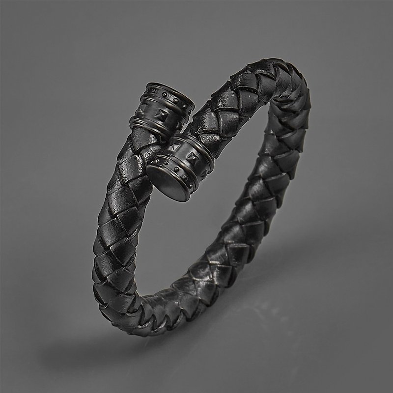 鉚釘編織皮繩C型手環 - 手鍊/手環 - 真皮 黑色