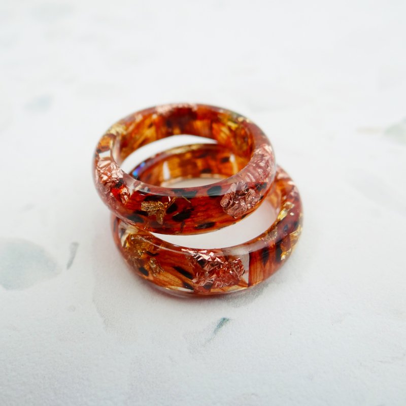 Tiger lily Resin ring Pressed flower jewelry Statement ring Iridescent Floral - General Rings - Plants & Flowers Orange