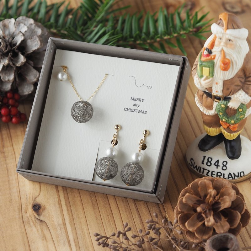 Christmas coffret - Gray x Pearl - Necklace and Clip-On set - ต่างหู - ผ้าไหม สีเทา