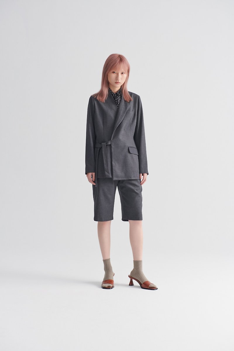 Shan Yong dark gray knee-length wool suit shorts - Women's Shorts - Wool 