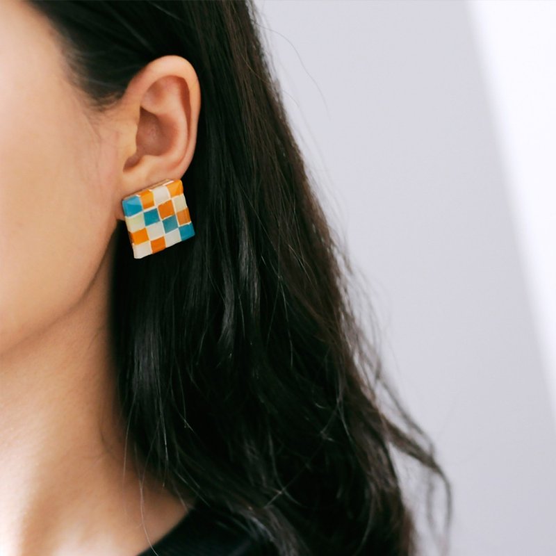 Handmade stained glass mosaic earrings/ Clip-On a pair of square contrast color - ต่างหู - แก้ว 