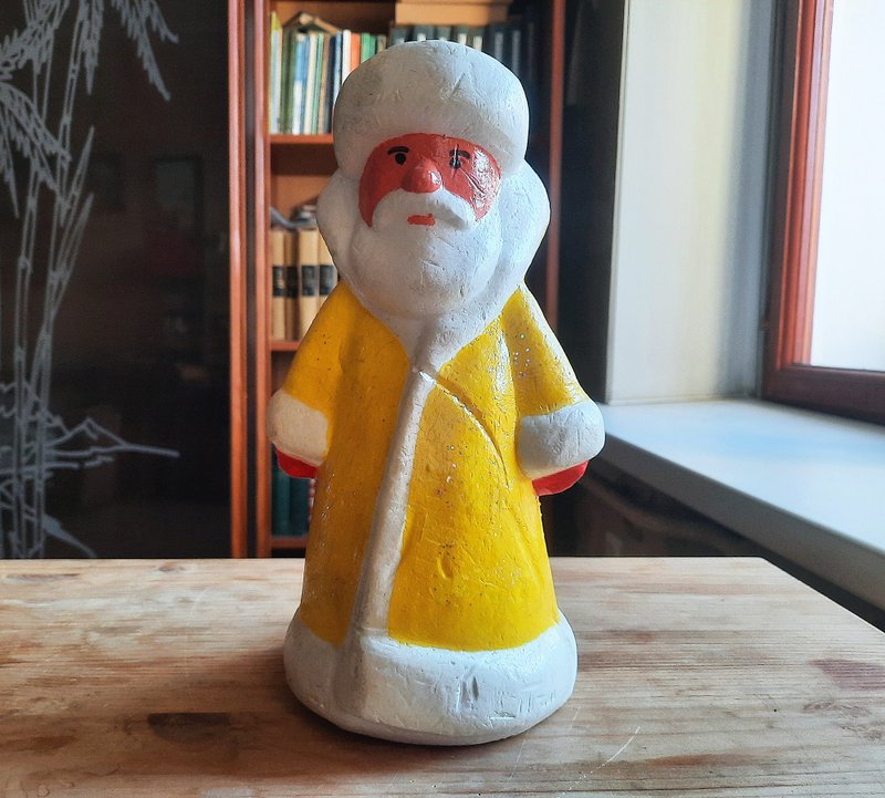 Yellow Santa Soviet styrofoam Christmas decor doll – Russian Ded Moroz vintage - ตุ๊กตา - วัสดุอื่นๆ สีเหลือง