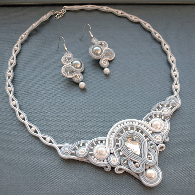 婚礼项链和耳环 White jewelry set, Soutache necklace, Beadwork Embroidery - 項鍊 - 其他材質 白色