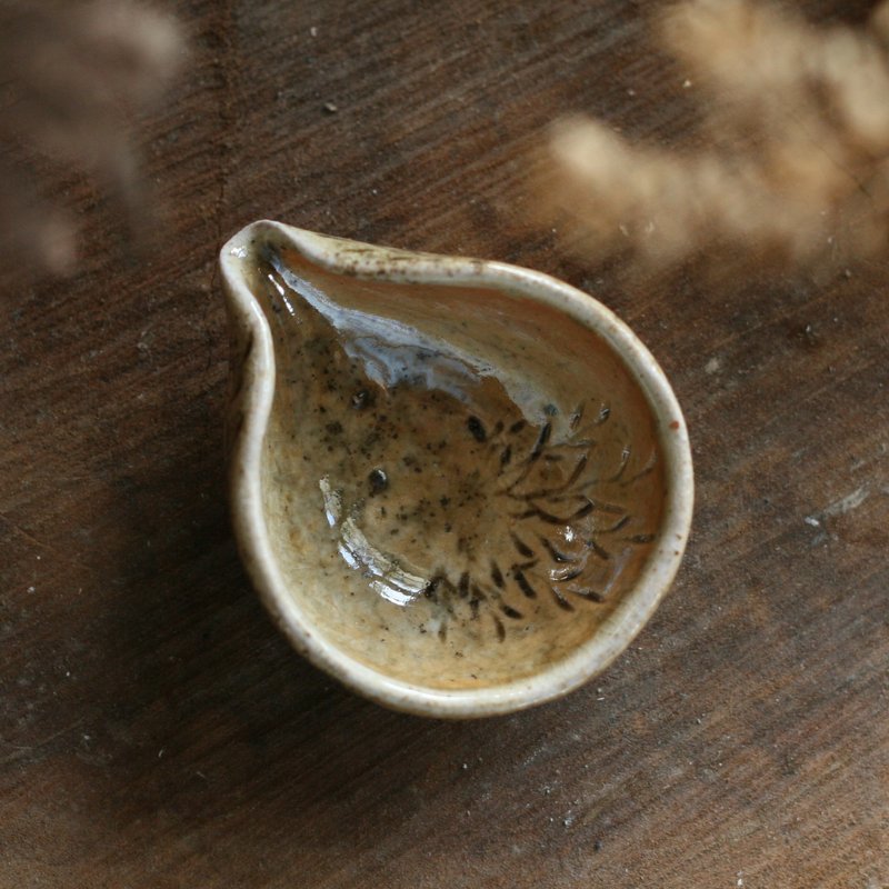 Hand kneading rosemary in wood-fired pottery oil bowl - Fragrances - Pottery Khaki