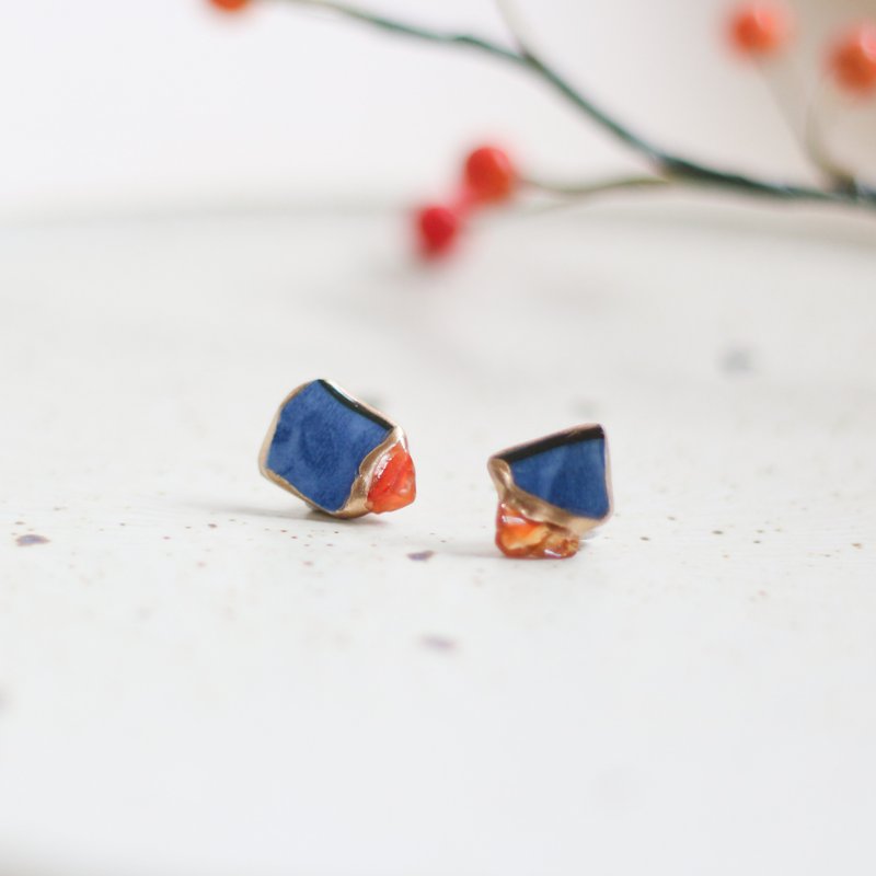 Arita porcelain kintsugi earrings Clip-On / carnelian navy traditional craft pottery - Earrings & Clip-ons - Pottery Blue