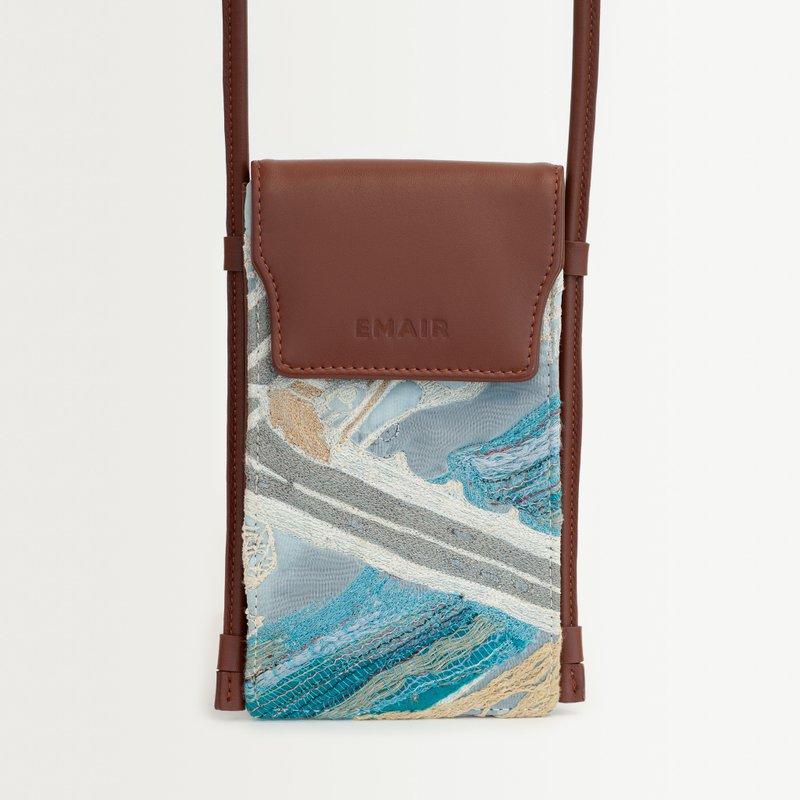 Emair Seine No. 3 - スマートフォンケース、本革、刺繍、世界に一つだけのデザイン。 - その他 - 革 ブラウン