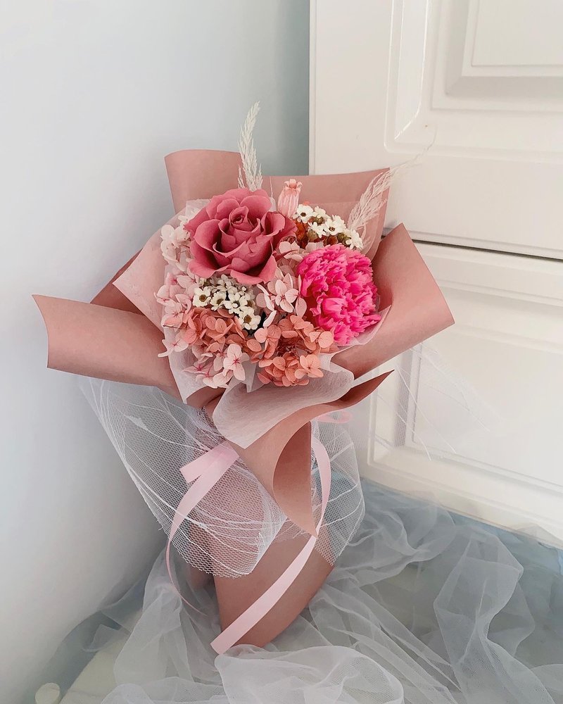 Japanese eternal rose mesh bouquet lovely sweet pink graduation bouquet birthday bouquet - ช่อดอกไม้แห้ง - พืช/ดอกไม้ สึชมพู