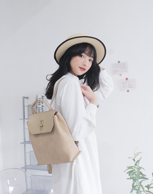 RBRK Designer handbag & Accessories 時尚簡約素皮革Shannon中型後揹包多間格 珍珠奶茶