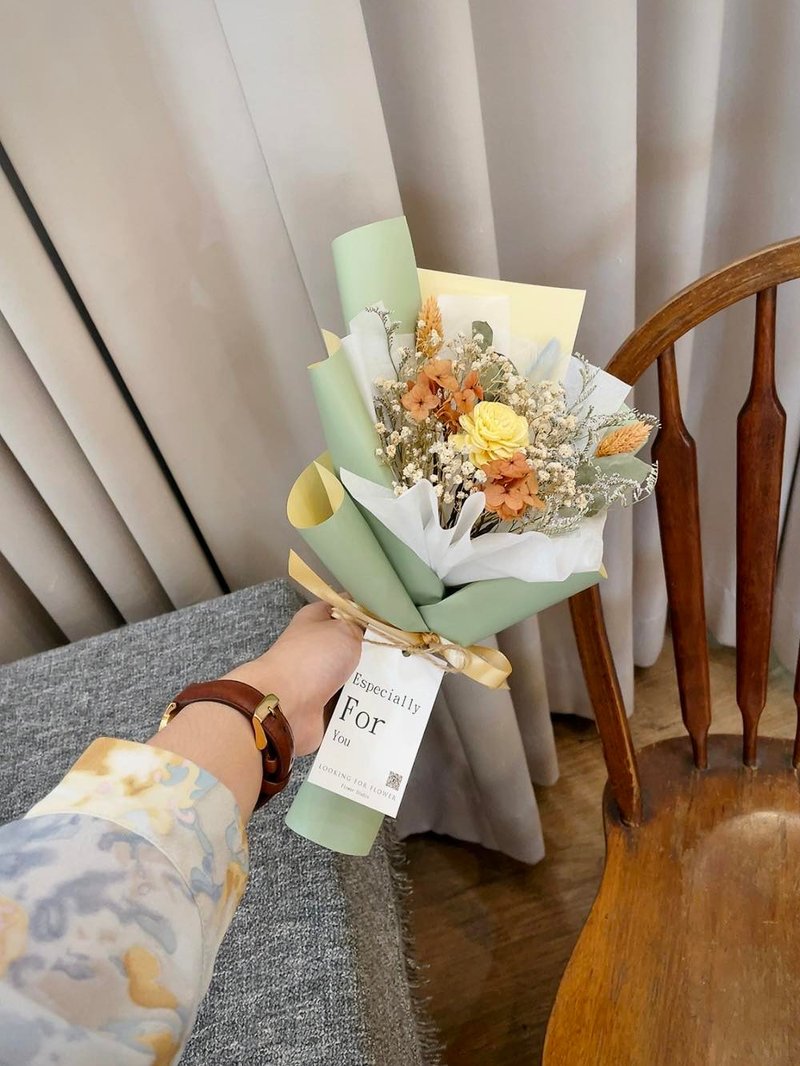 Dried bouquet [small orange bouquet] Birthday gift rose bouquet Birthday bouquet Graduation bouquet - ช่อดอกไม้แห้ง - พืช/ดอกไม้ 