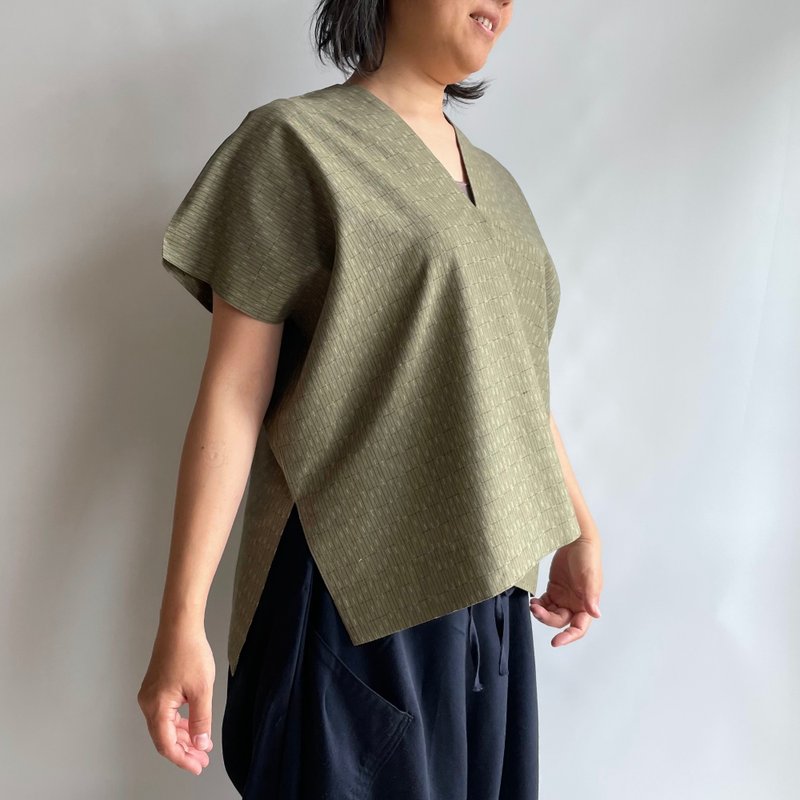 Unique item | Vertical cloth pullover blouse -Wool KIMONO fabric, Pale Green - เสื้อผู้หญิง - ขนแกะ สีเขียว