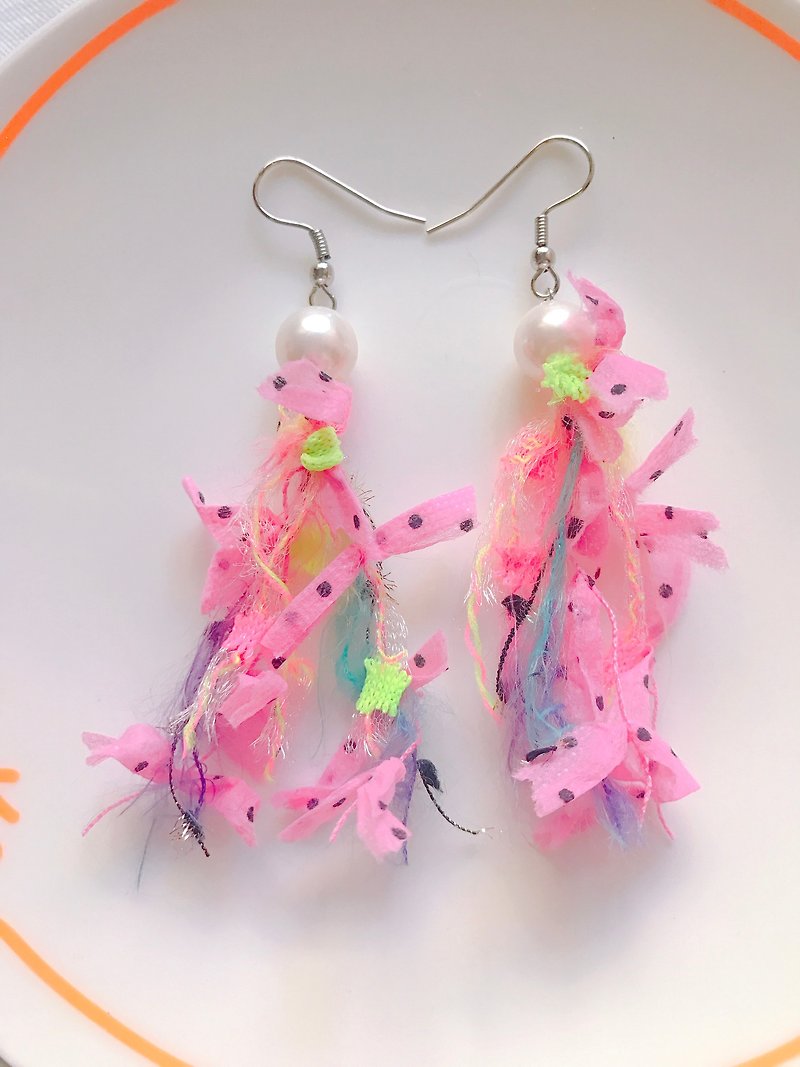 Japanese cotton yarn series / fluorescent party tassel earrings - ต่างหู - เส้นใยสังเคราะห์ หลากหลายสี