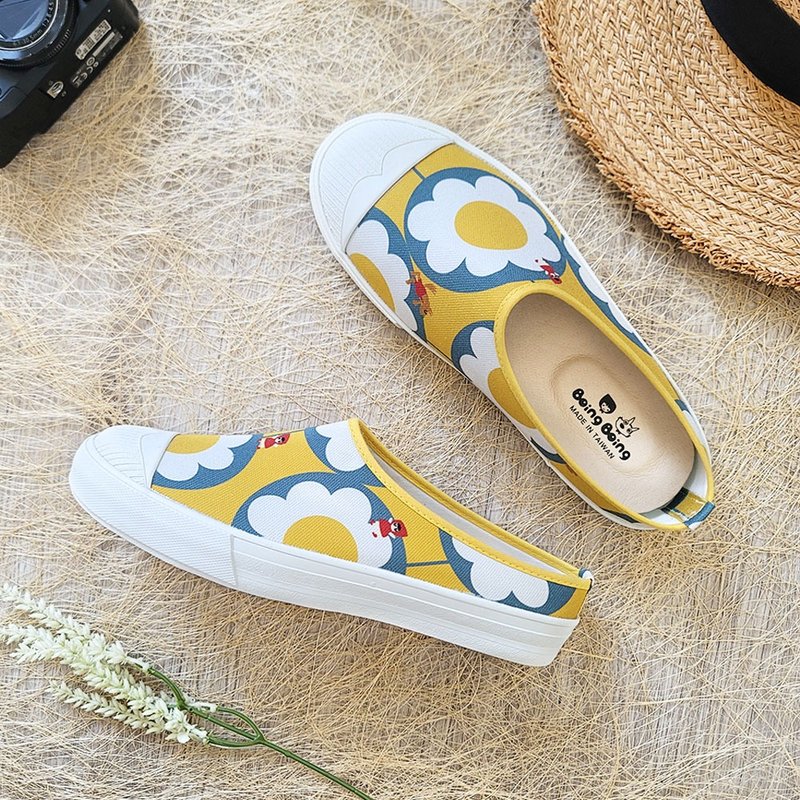 Water-repellent Mules (wide last) Slim half-slip slip-ons-Yellow Flower Field Little Red Riding Hood - รองเท้าลำลองผู้หญิง - ผ้าฝ้าย/ผ้าลินิน สีเหลือง