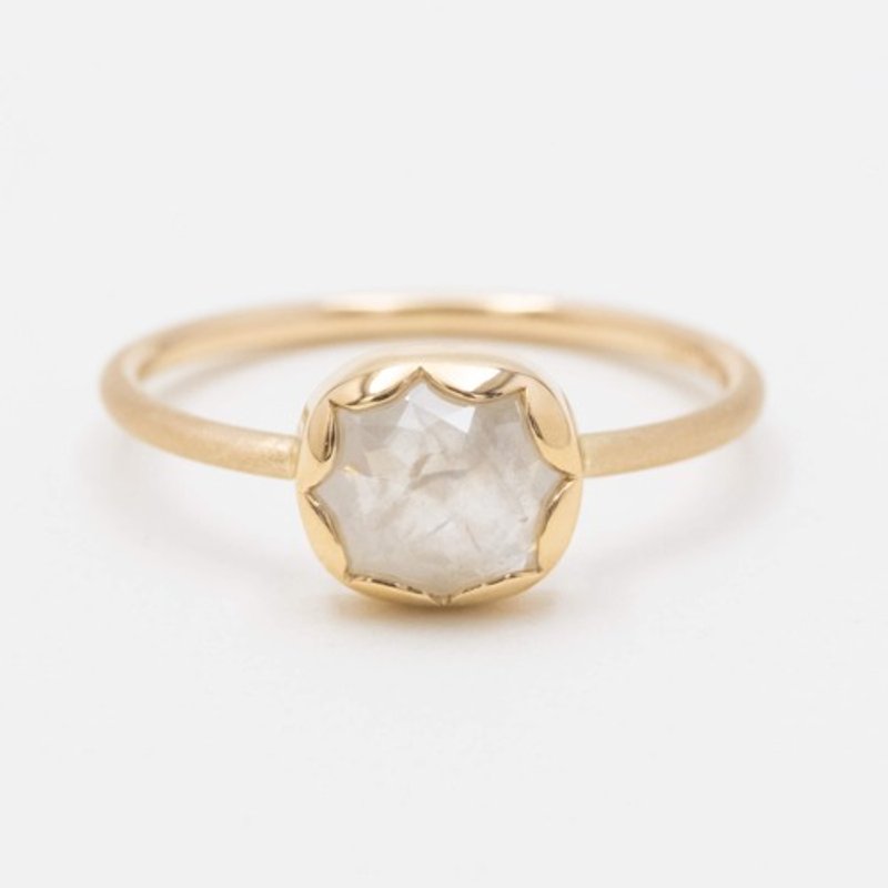 Magnolia Petal Diamond Ring - 戒指 - 寶石 