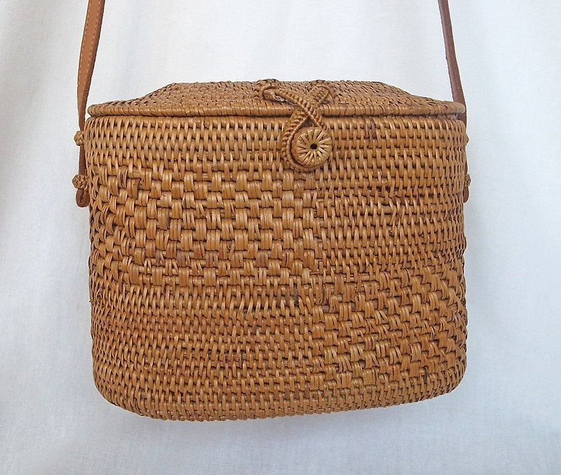 Rattan Bag Handmade Handcrafted Ata Bag Cross-body Bag Shoulder Bag Straw Bag - กระเป๋าแมสเซนเจอร์ - พืช/ดอกไม้ สีนำ้ตาล