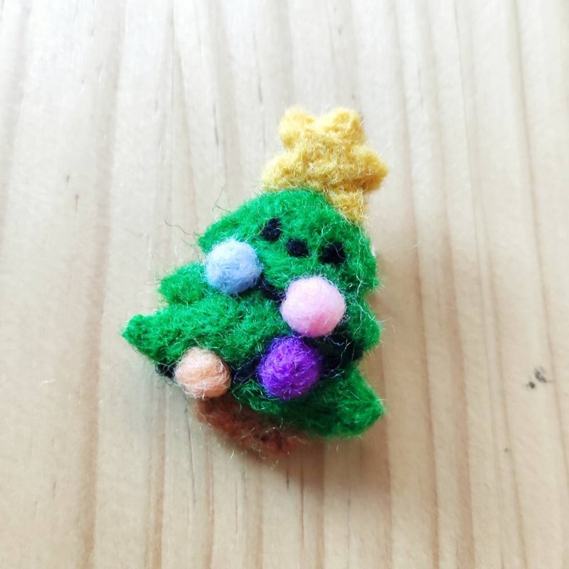 聖誕樹羊毛氈別針 聖誕節配戴他參加派對吧! - 胸針 - 羊毛 綠色
