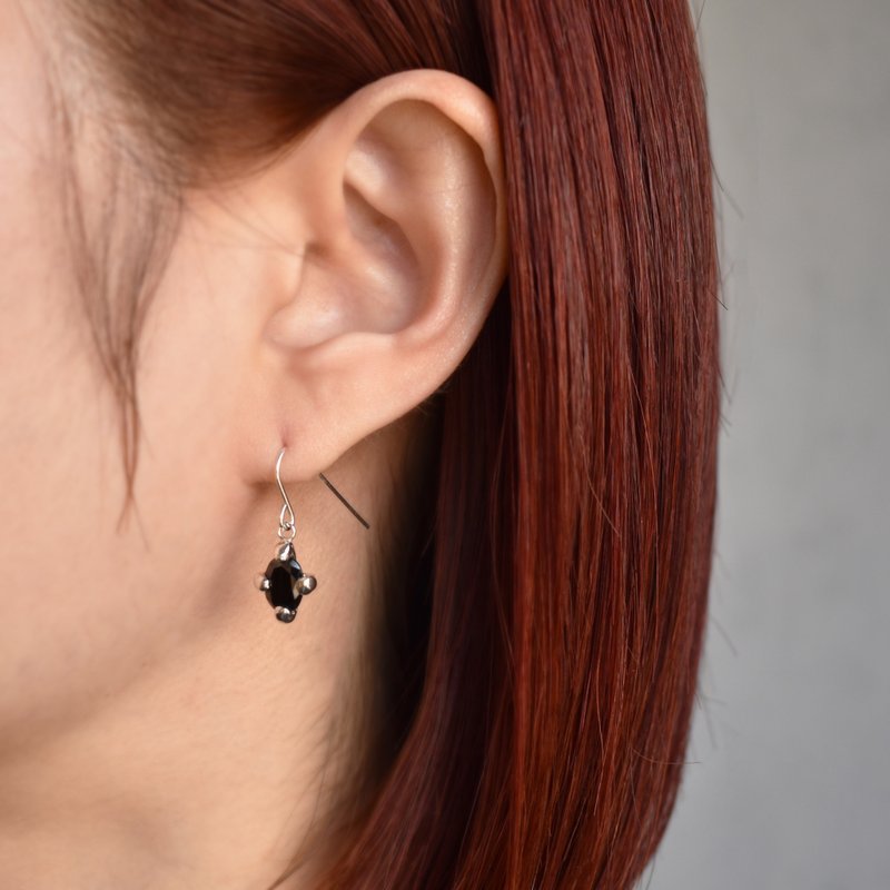 kata pierce/pierced earrings - Earrings & Clip-ons - Other Metals Black